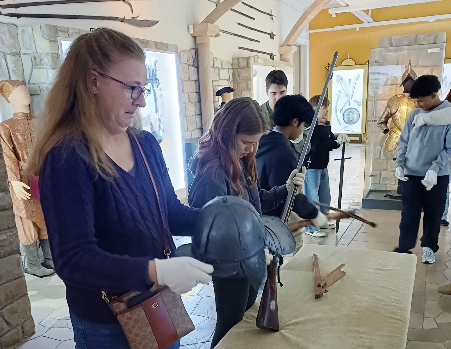 Amerikai diákok a múzeumban