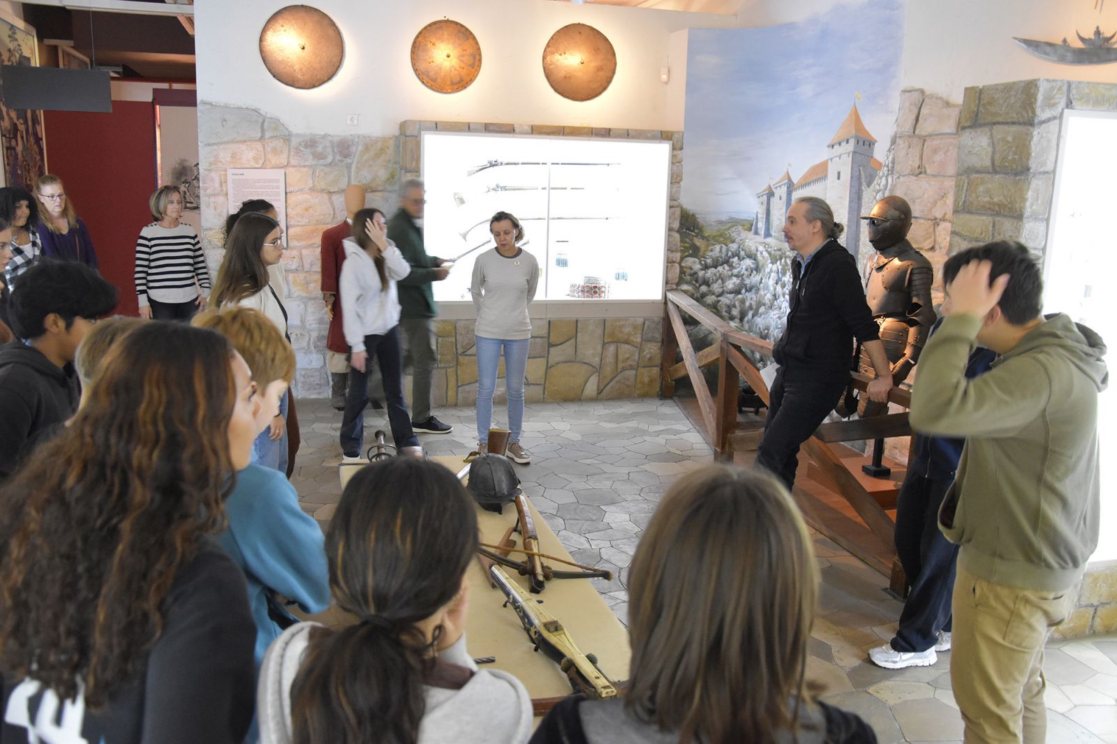 Amerikai diákok a múzeumban