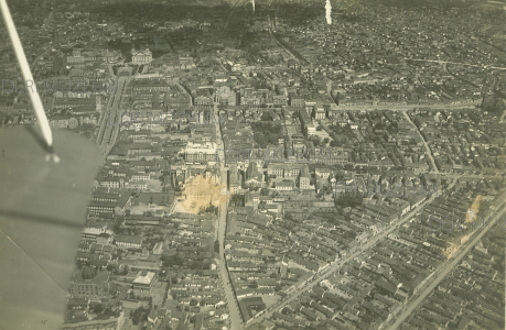 Légifelvétel Debrecen déli részéről, előtérben a Varga, a Tímár és a Vígkedvű Mihály utca egyenes vonala 1933 körül ismeretlen fényképész felvétele