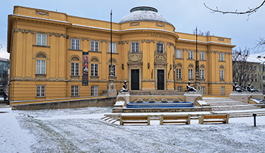 „Új esztendő, vígságszerző, most kezd újulni…”